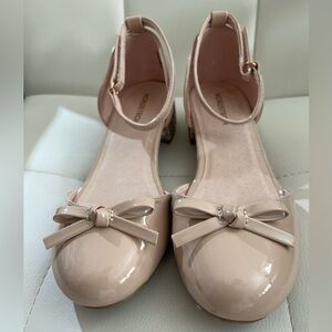 Patent non- leather dress shoes in little kids size 2M